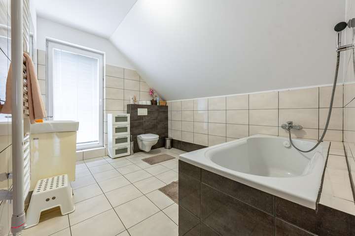 Master Bathrom
